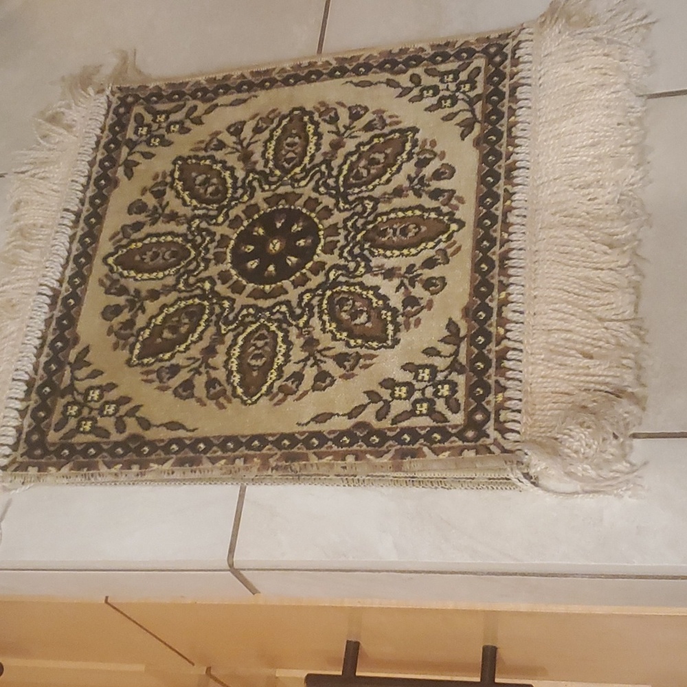 Vintage Set of 4 Small Woven Fringed Rug Placemats Decor
